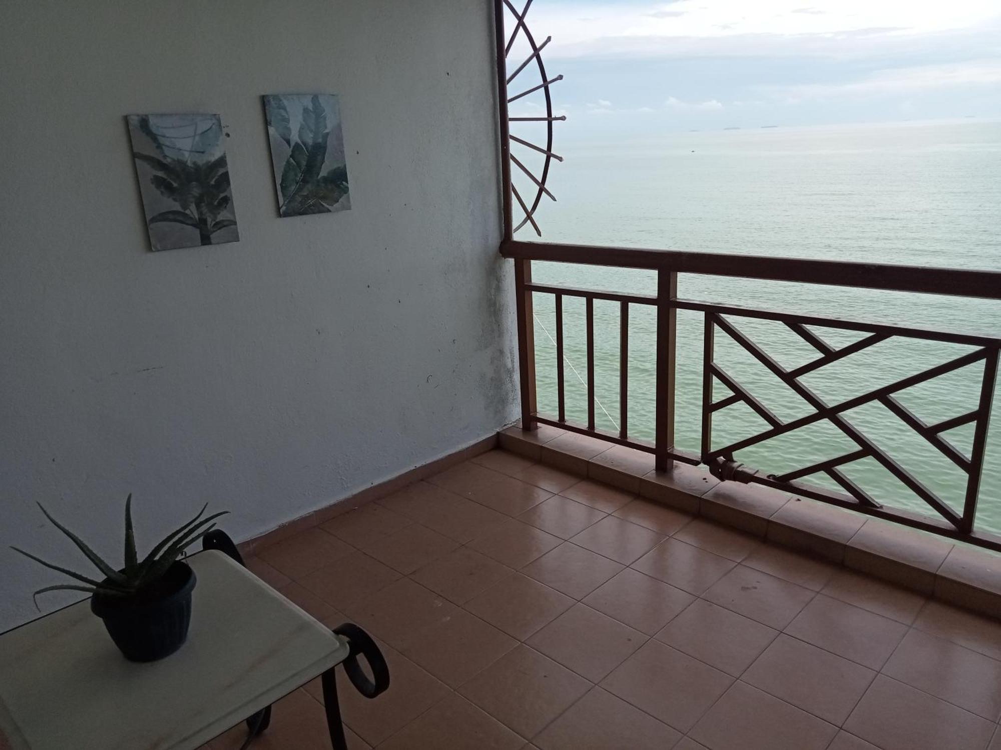Lestari Seaview Apartment