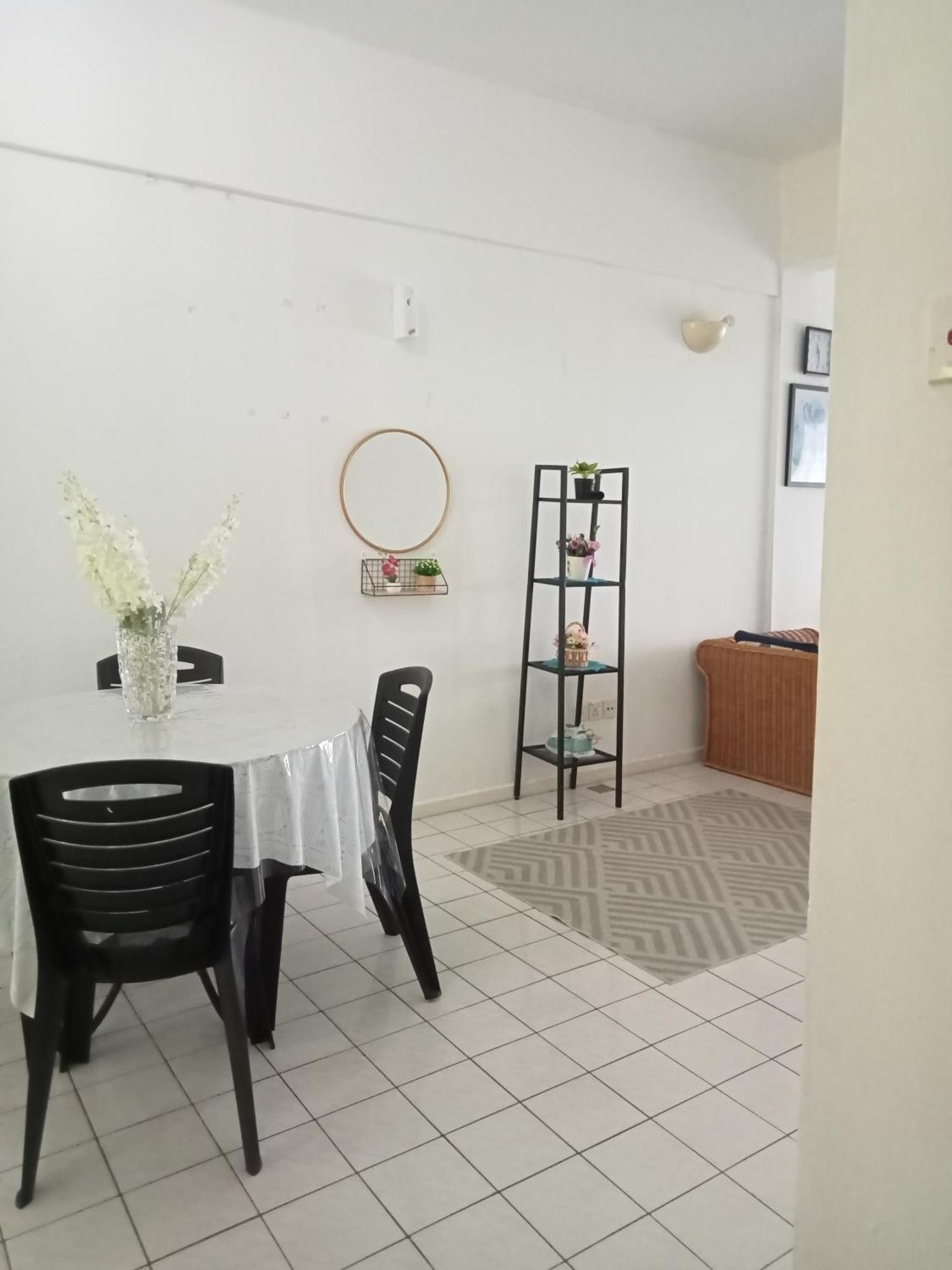 Lestari Seaview Apartment *