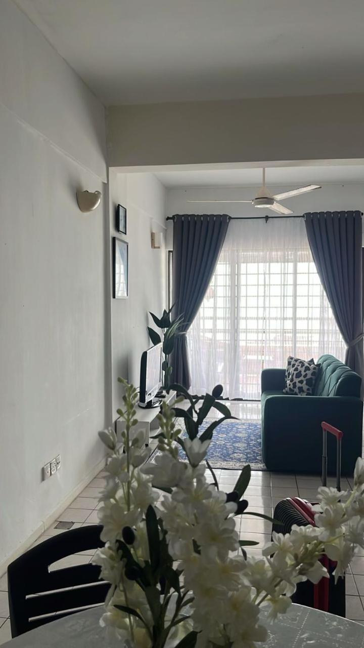 Apartment Lestari Seaview *